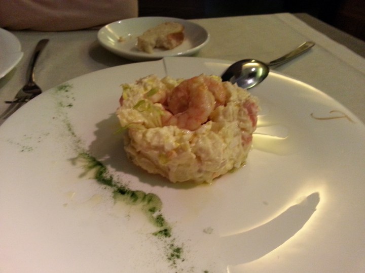 Ensaladilla sanluqueña con langostinos