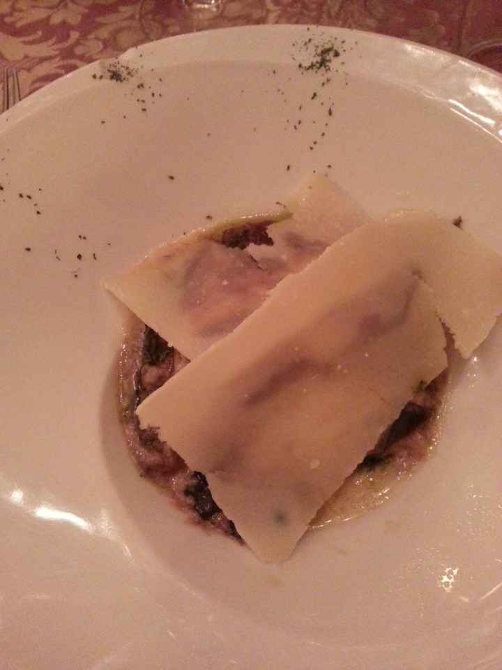 Melanzane bajo capas de parmesano.