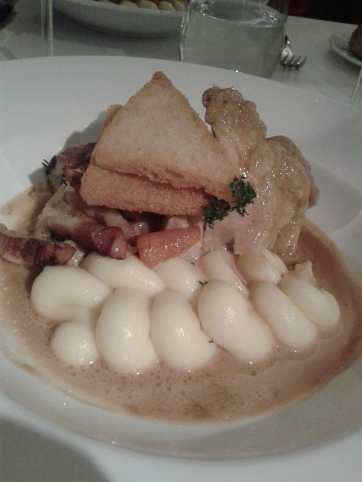 Pollo braseado con colmenillas