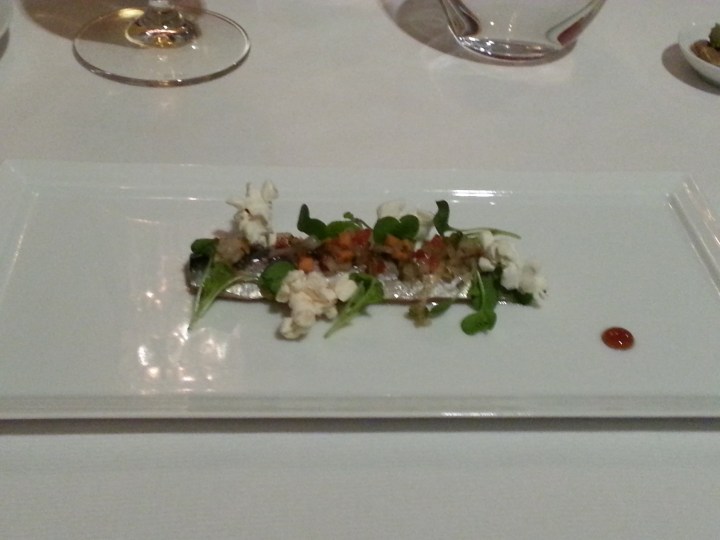 Sardina en ceviche con verduras y palomitas