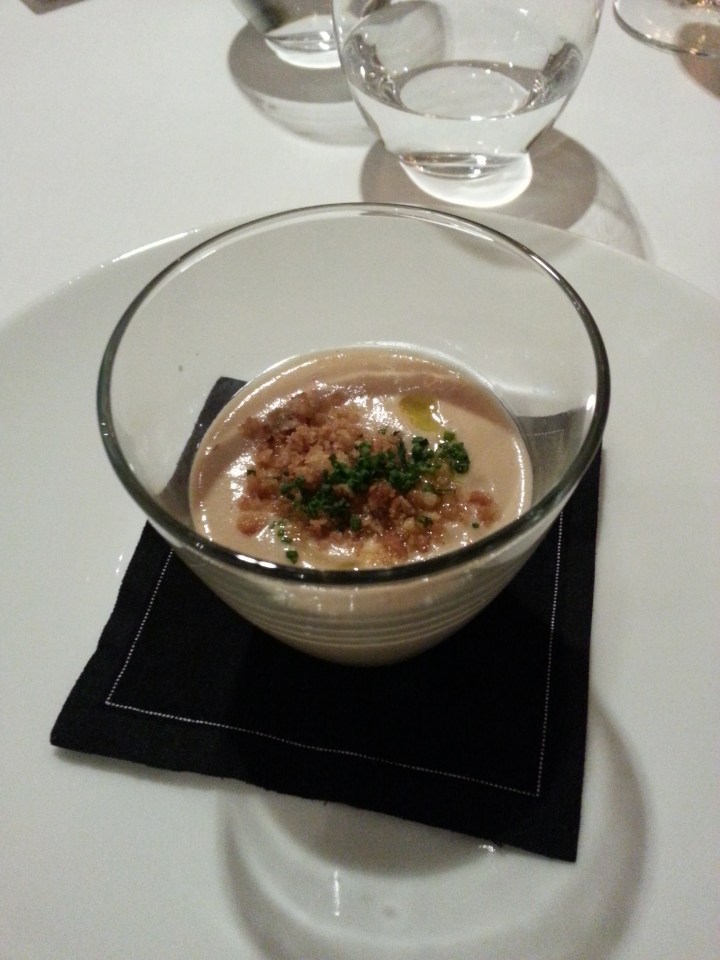 Vaso de crema de cebolla