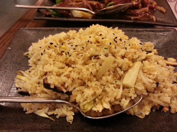 Arroz con tofu y verduras