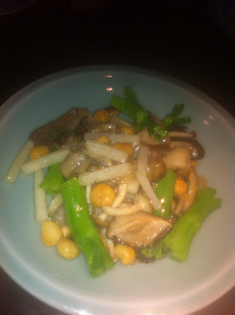 Stir-fry wild mushroom and water chestnut lettuce wrap