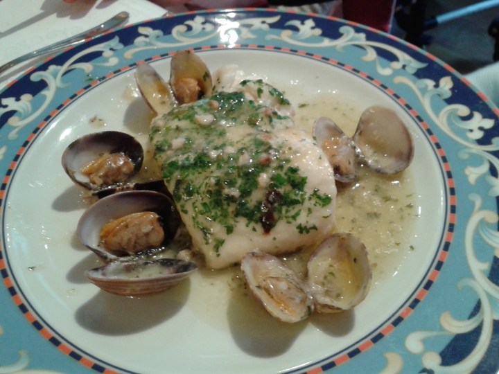 Lomo de merluza con almejas