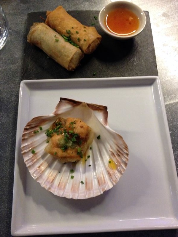 Entrante de salmón y rollitos