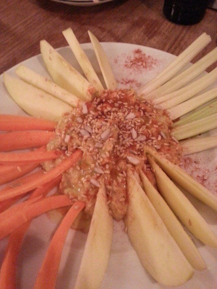 Hummus y Alhambra en La Nieta Carmela