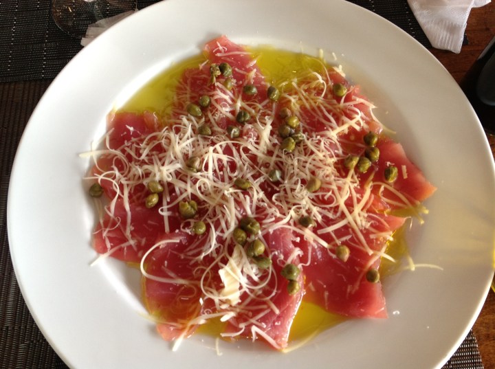 Carpaccio de atún con prmesano
