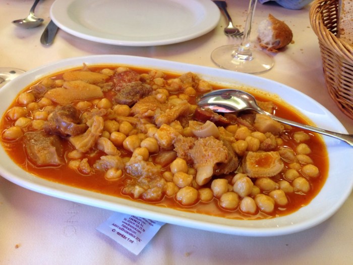 Callos con garbanzos