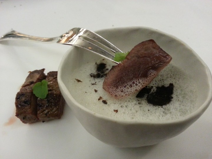 Confit de pato azulón con crema de trufa