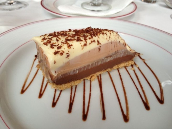 Tarta tres chocolates