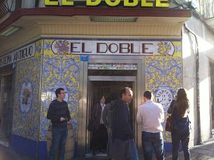 Fachada de El Doble (foto de Lili)