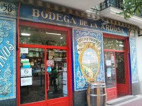 Fachada de Bodegas La Ardosa (foto de Paty Criter)