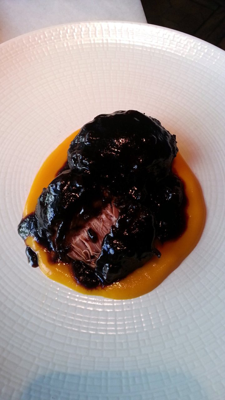 Restaurante Edulis - Carrillera de cerdo al curry rojo con puré de boniato.