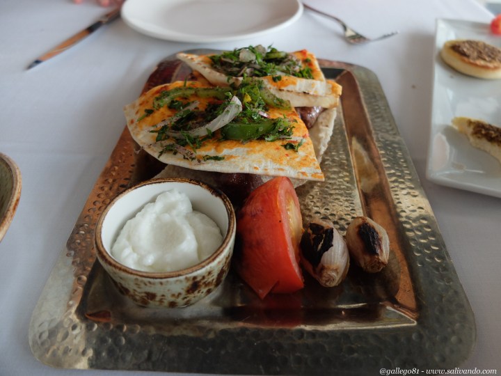 Restaurante Du Liba - Plato de brochetas