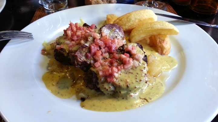 Restaurante Malela - Solomillo de ternera con salsa de mostaza y manzana y dados de bacon