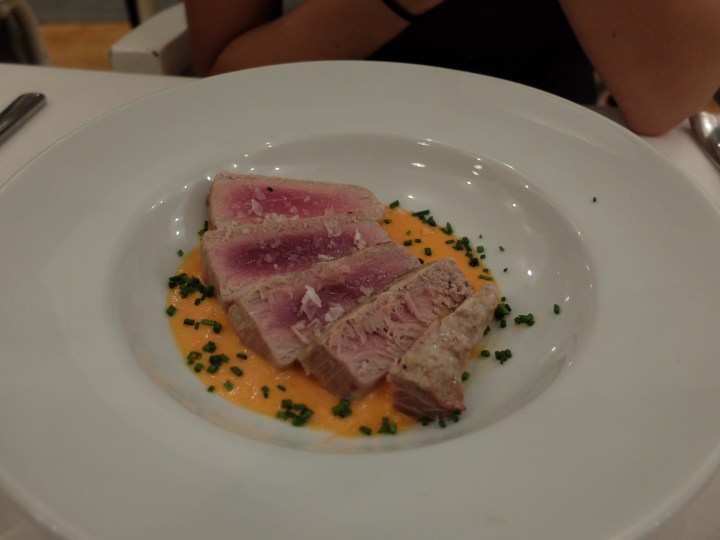 Restaurante El Apartamento - Laminado de atún rojo con salmorejo