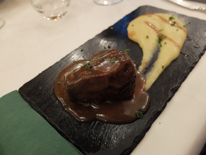 Restaurante El Apartamento - Carrilleras glaseadas con puré de patatas