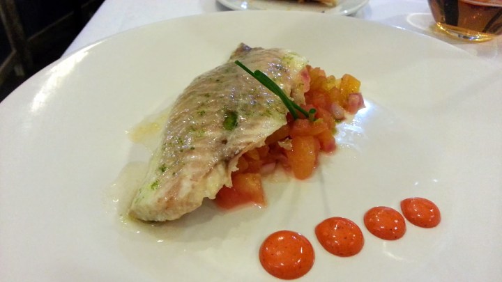 Restaurante The Market Madrid - Lomo de dorada con tomate y puré de achiote
