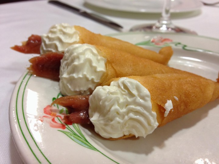 Cono de queso con anchoa