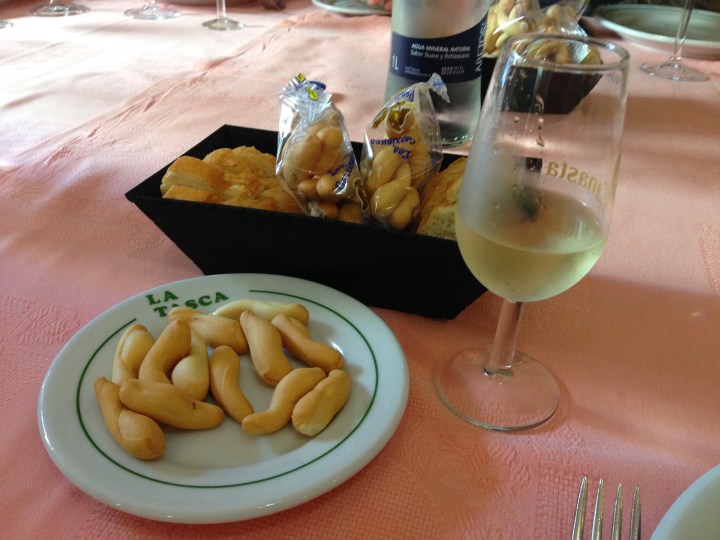 Jerez fino, pan y picos