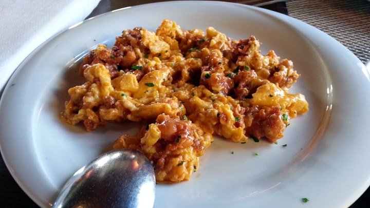 Restaurante La Cabaña de Soto - Huevos revueltos con picadillo de matanza