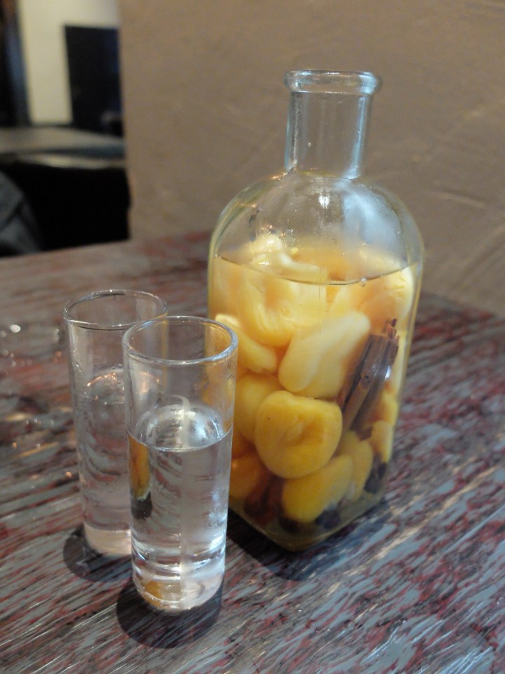 La Charca Taberna - Orujo de melocotones