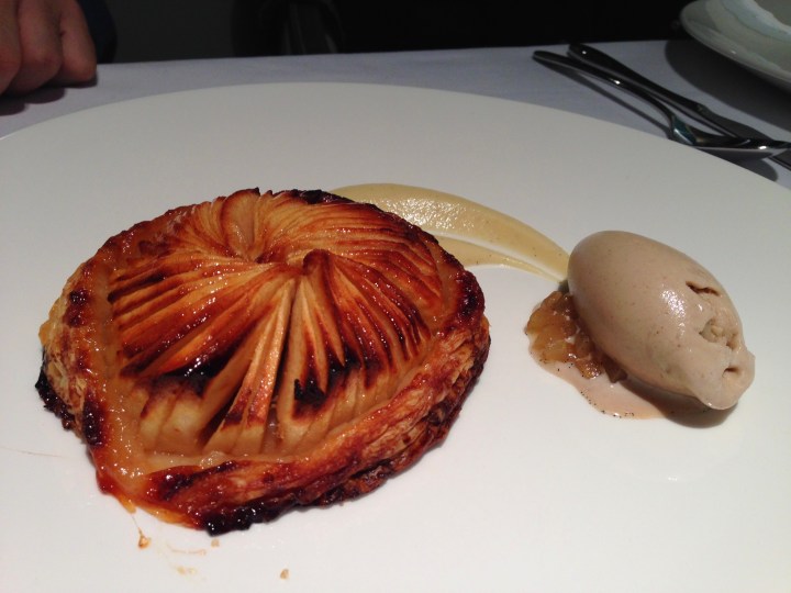 salivando more tarta de manzana