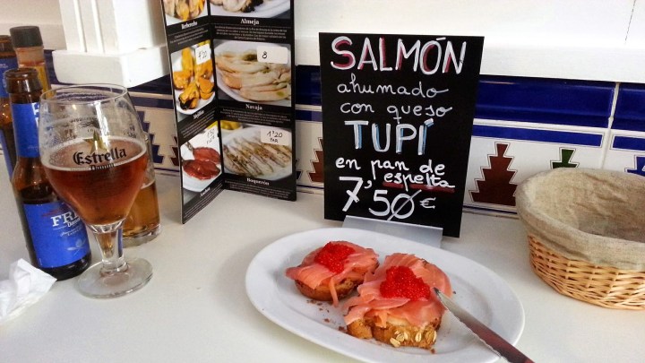 El Botiquín - Salmón ahumado con queso tupí y hueva