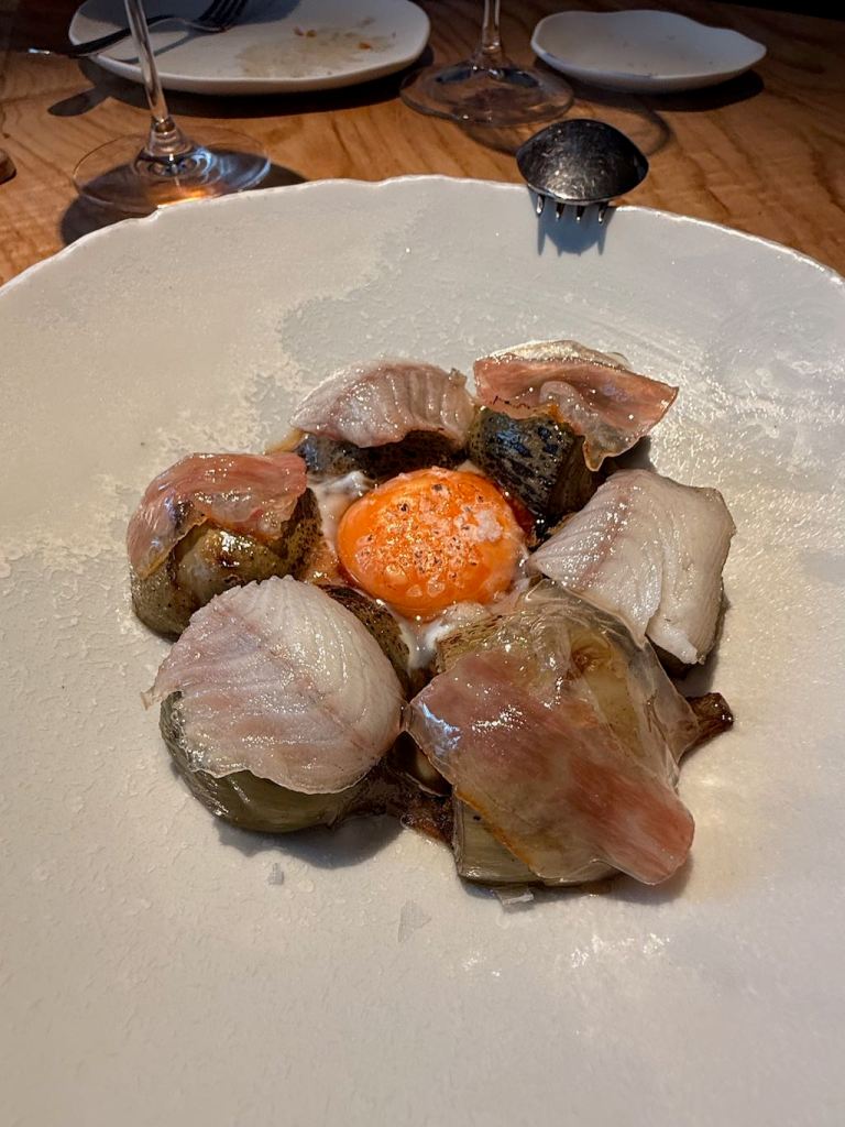 Alcachofas con anguila y huevo en El Señor Martín