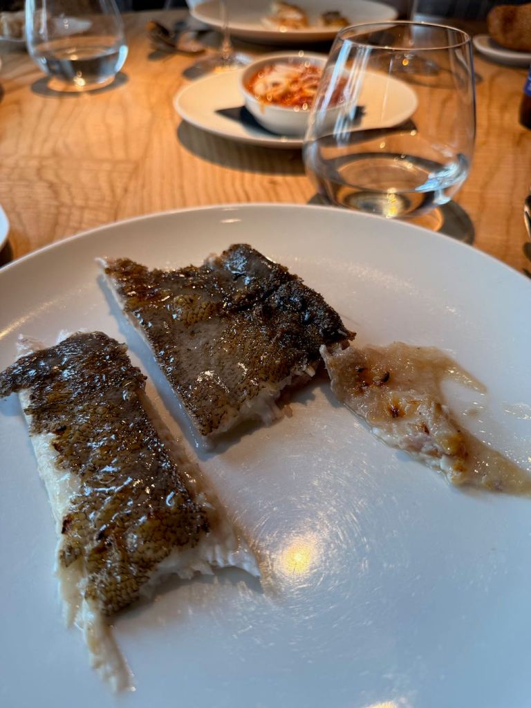 Lenguado a la parrilla emplatado en restaurante El Señor Martín
