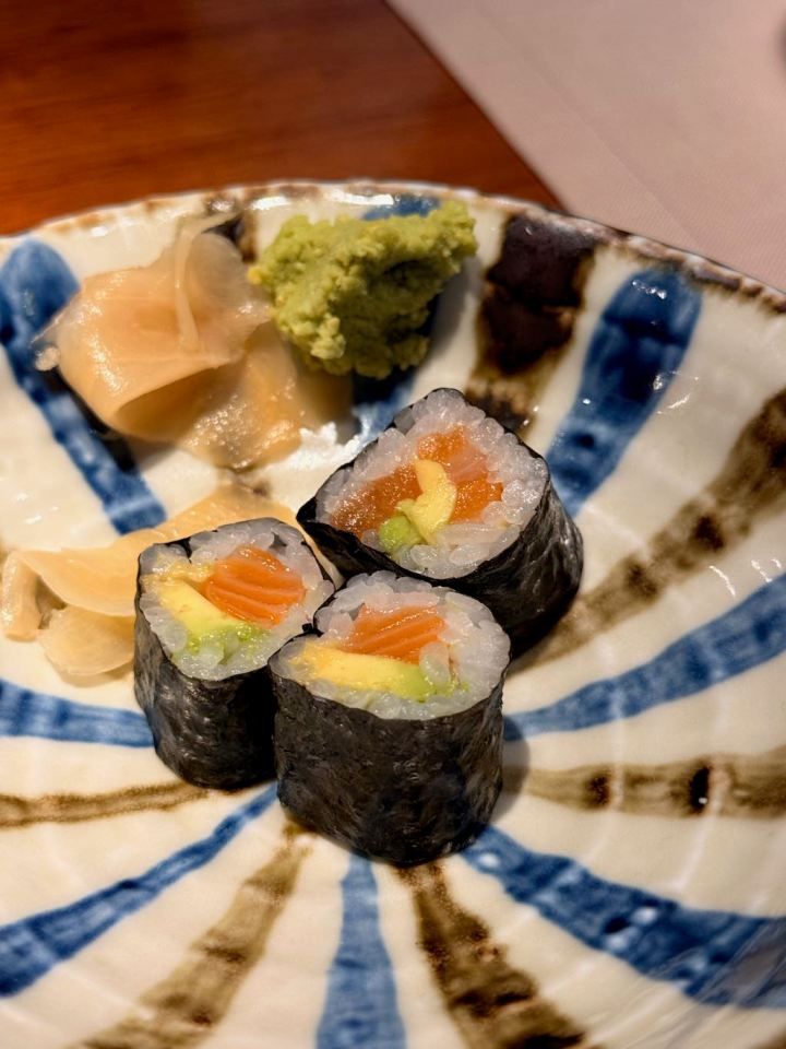 Makis de salmón en 99 Sushi Bar Madrid