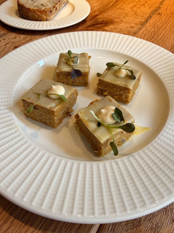 Lasaña fría de mousse de atún en El Campero Madrid