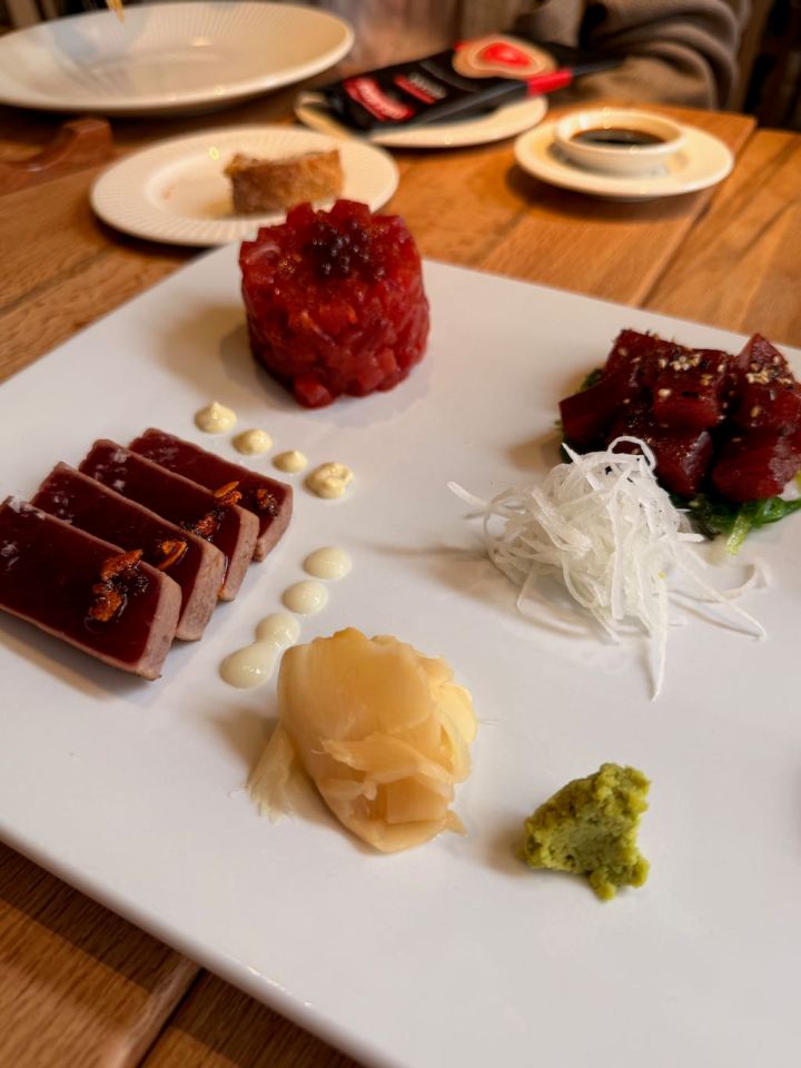 Surtido de crudos de atún en El Campero Madrid