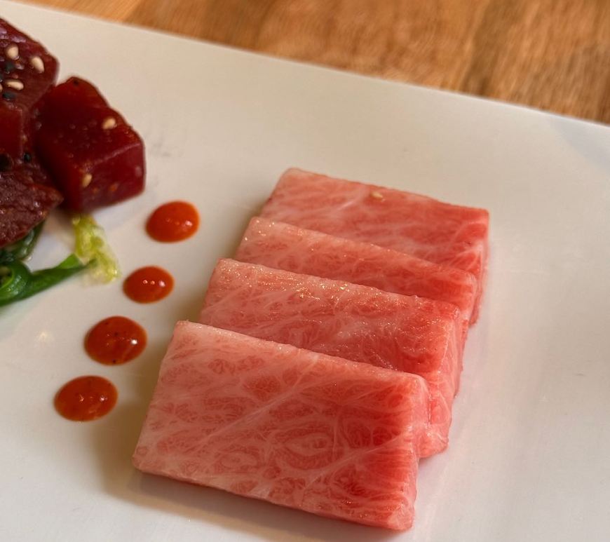 Ventresca de atún en surtido de crudos en El Campero