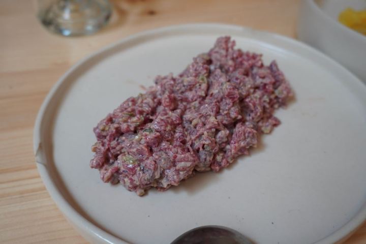 Steak tartar en TRAMO Madrid